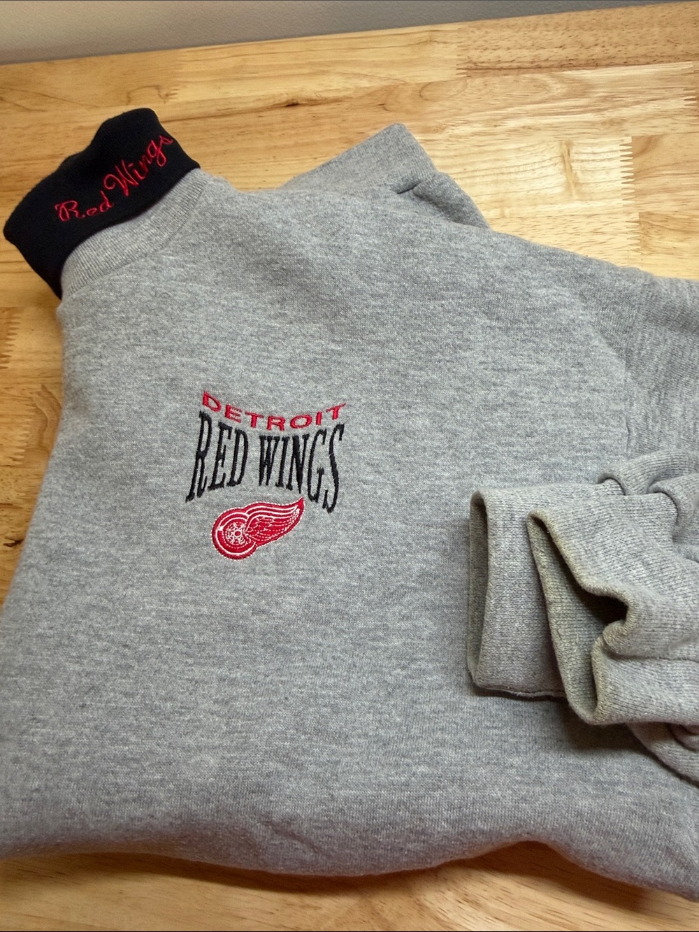 Vintage Men's Gray Detroit Red Wings Turtleneck Sweatshirt - Picture 7 of 7